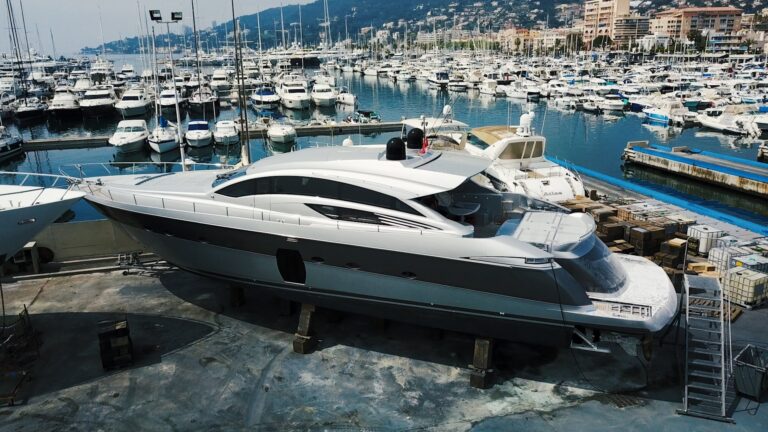 Pershing - 72 - 2010 - OFF - 01 - outside - Yacht For Sale