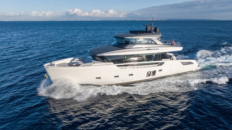 6 Guests Yacht for Charter